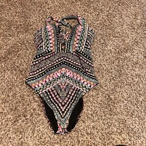bar III Women's One‎ Piece Swimsuit Geometric Pattern Halter Tie Back Size S